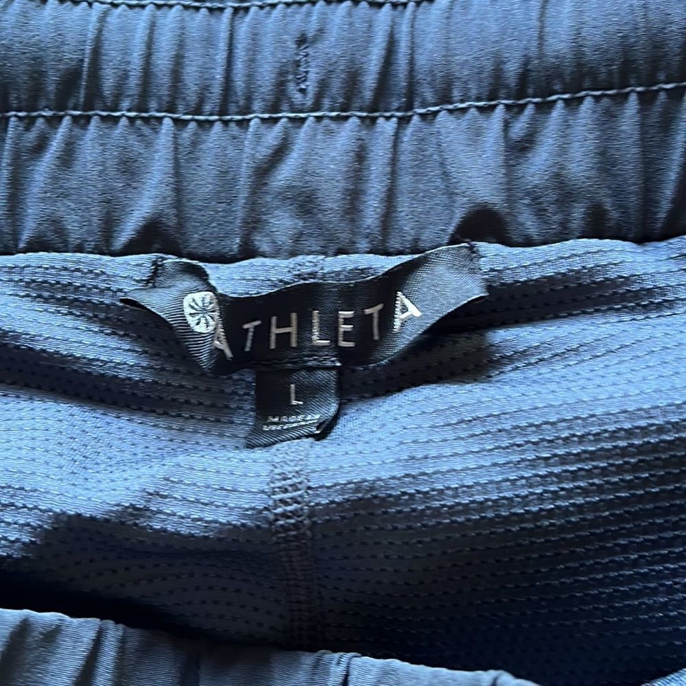 Excellent Condition Athleta Excursion Hybrid Larg… - image 8